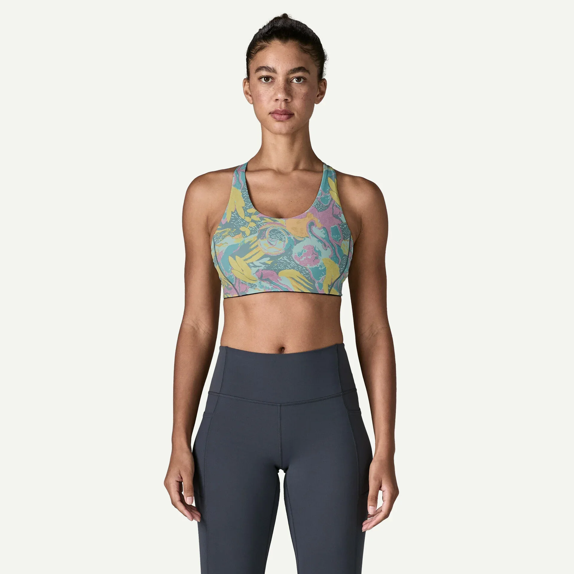 W's Shadowlite Mid Impact Adjustable Bra - Image 2