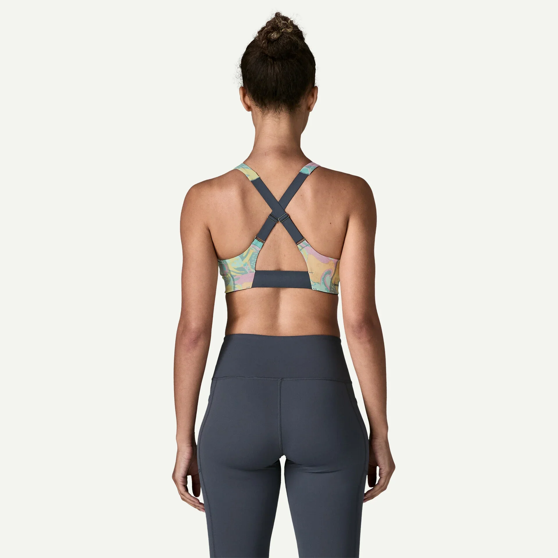 W's Shadowlite Mid Impact Adjustable Bra - Image 3